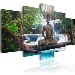 Arkiio Foto på akryl Buddha and Waterfall [Glass] 100x50 Tavla